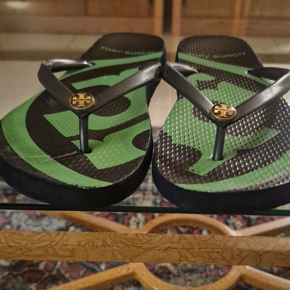 TORCH BURCH Black N NAVYSANDALS  BOGO   FREE GRREN TORY WALLET WITH PURCHASEFLOP - Picture 3 of 3